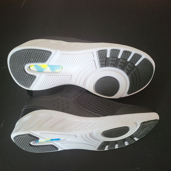 All in motion sneakets - Picture 2 of 4